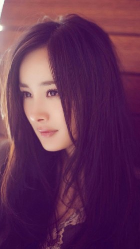 杨幂穿一袭棕色透视裙轻纱曼妙